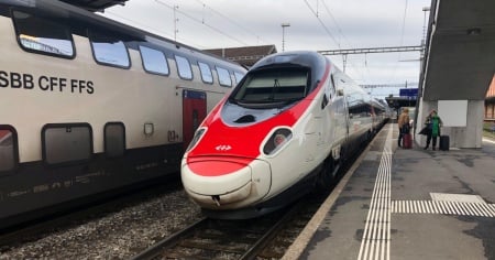 Leggeva un libro mentre guidava il treno: il licenziamento è confermato