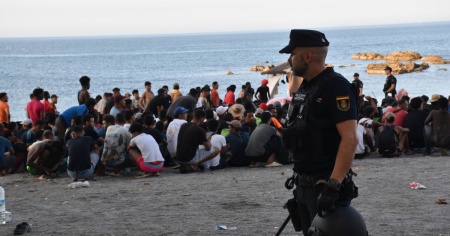 Allarme migranti a Ceuta: il Marocco stringe sulla cooperazione con Madrid