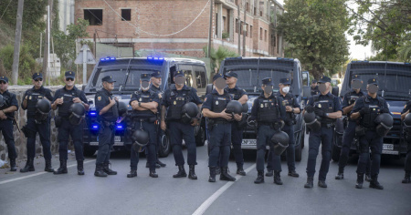 Ceuta, sale la tensione tra fake news e scontri con la polizia