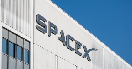 Volano le spese per l'IA: SpaceX crolla in borsa
