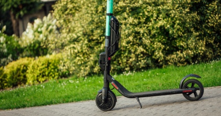Più pericolosi delle moto: è allarme per i monopattini elettrici