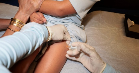 Oltre 900 bimbi morti da marzo per un'epidemia di morbillo