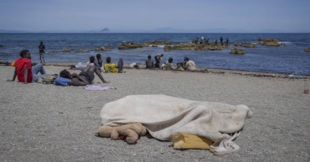 Ceuta, salgono a 77 i migranti morti nelle traversate a nuoto