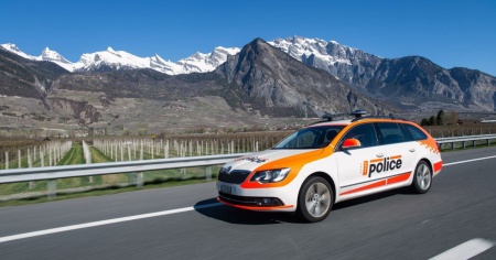 Moto in sorpasso travolge e uccide una ciclista