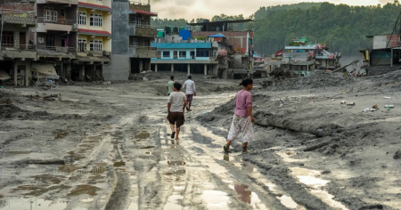 Si aggrava il bilancio delle vittime dell'alluvione, oltre 100 persone ancora intrappolate