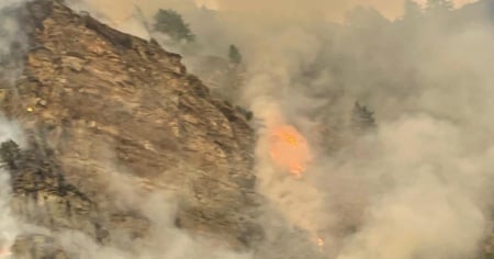Incendio in Valle Verzasca, in fumo quasi tre ettari di bosco
