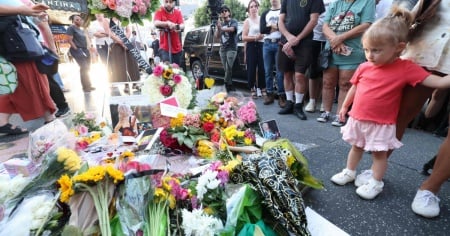 Il mondo piange Dolly Parton, bandiere a mezz'asta negli USA