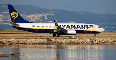 Ryanair, centinaia di piloti fanno causa per ferie non pagate