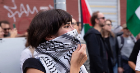 Corteo pro-Palestina bloccato dalla polizia: identificate 174 persone