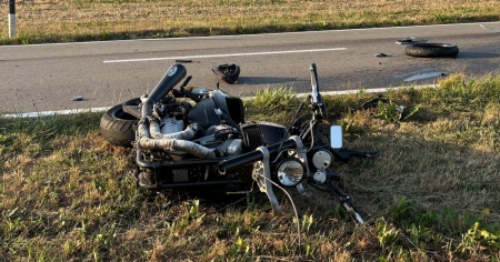 Invade la corsia opposta e si scontra con un'auto: morto un 62enne