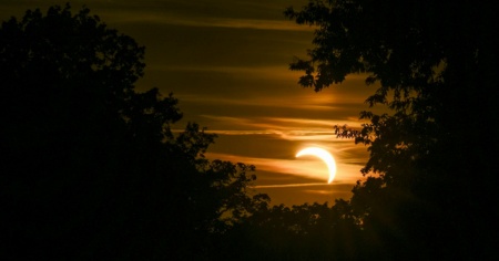 L'eclissi solare e quei danni alla retina che possono passare inosservati