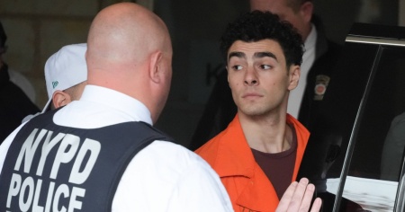 Mangione si dichiara colpevole, rinviato il processo statale