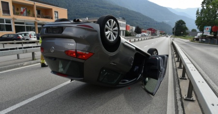 «Qualcuno ha visto l'auto che mi ha tagliato la strada?»