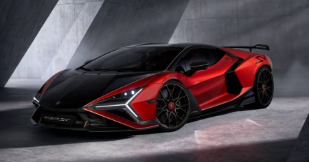Lamborghini Revuelto SV: il V12 si allea con l'elettrico