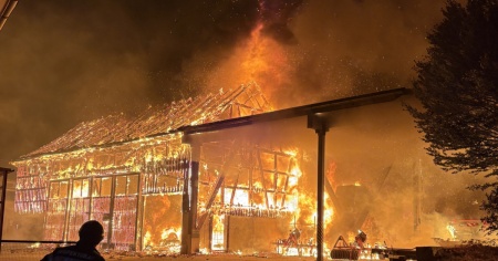 Rogo in una fattoria: evacuate 60 persone