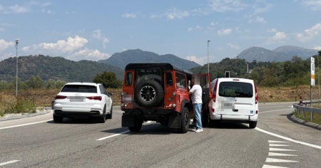 Scontro nella rotonda all'imbocco della Vedeggio-Cassarate