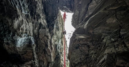 Salvataggio estremo nella gola del Jolisch: recuperate tre persone