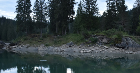 Si getta nel Caumasee per salvare il collega in difficoltà, ma muore annegato