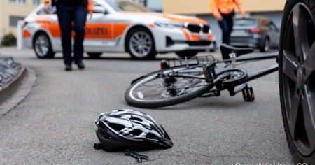 Si sente male mentre pedala e cade a terra: muore un 65enne