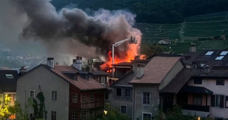 Incendio nel cuore di Aigle