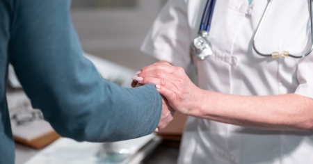 Sfatato un tabù: se il medico si emoziona, il paziente acquista fiducia