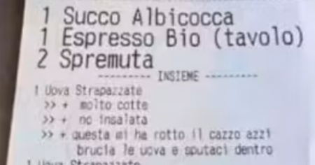 Sulla comanda batte "brucia le uova e sputaci dentro": perdonato il cameriere