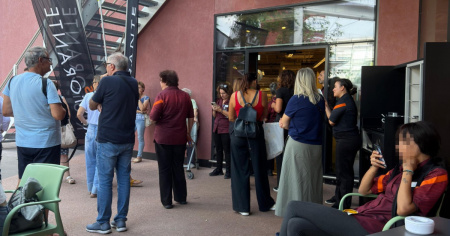 Suona l'allarme antincendio al Serfontana: evacuato per 45 minuti il centro commerciale