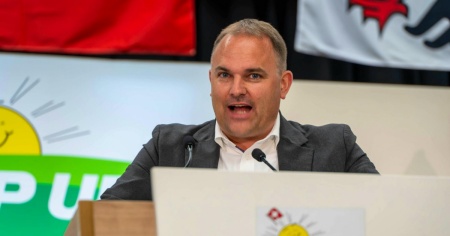 Contro «un nemico» che vuole «spingere la Svizzera tra le braccia dell'UE»