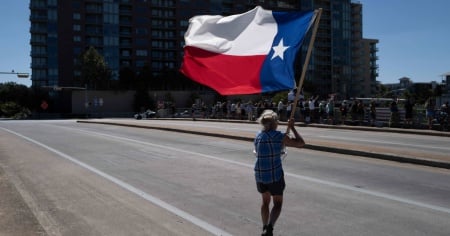Texas, sospesi i lavori per il muro anti-migranti a Big Bend