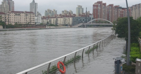 Tifone flagella Cina, un milione di sfollati e Shanghai sott'acqua