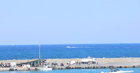 Traghetto imbarca acqua e si ribalta: «Sei morti»