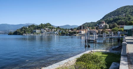 Trovata incosciente nel lago Maggiore, gravissima una 59enne
