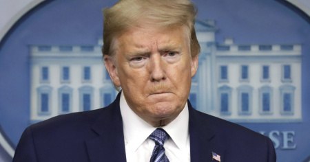 È guerra commerciale: Trump porta al 50% i dazi su auto e acciaio canadesi