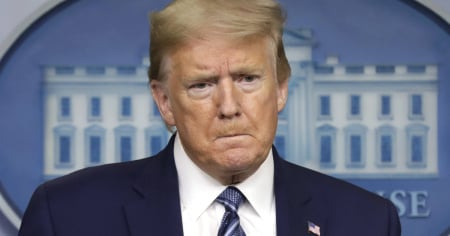 È guerra commerciale: Trump porta al 50% i dazi su auto e acciaio canadesi