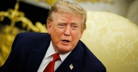 Trump: «Al momento nessun colloquio con l'Iran»
