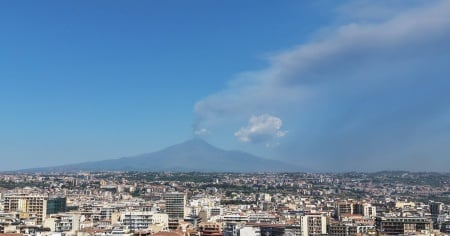 Turista colpito da un fulmine sull'Etna: è morto