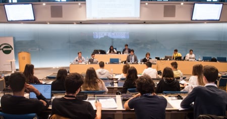 Un'ora di educazione affettiva a scuola? Il Governo: «Mancano risorse». La critica: «È una contraddizione»