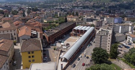 Furti e schiamazzi in Piazzale alla Valle: «Servono più controlli»