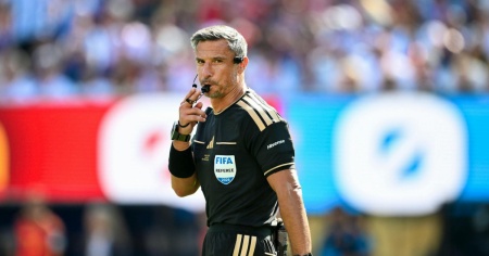 Quando l'arbitro ha chiesto a Messi di controllare Paredes