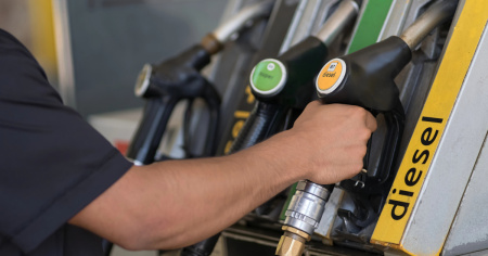 2,41 franchi al litro: il diesel non è mai stato così caro