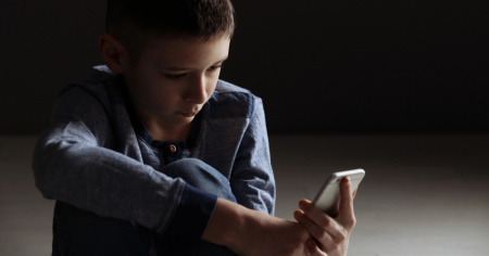 Abusi, social, suicidi: la chiamata a Telefono SOS Infanzia può salvare una vita