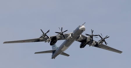 Almeno sei morti nello schianto di un aereo militare