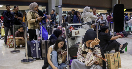 Erutta un vulcano, sei aeroporti bloccati in Indonesia