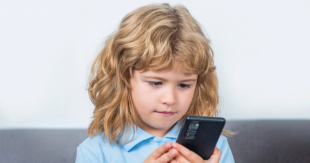 Allarme minori, abusi, social, suicidi: la chiamata a Telefono SOS Infanzia che può salvare una vita