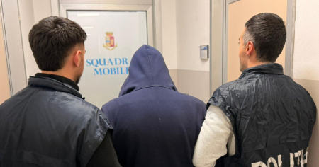 Arrestato pusher itinerante (con mezzo chilo di cocaina in casa)