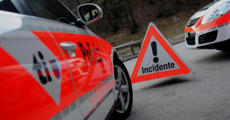 Auto contro moto sulla A2 all'altezza di Mendrisio