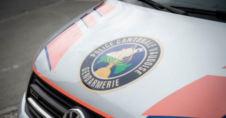 Perde il controllo dell'auto e viene sbalzata fuori: morta 63enne