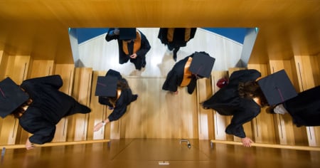 «Basta sfruttare i neolaureati ticinesi!»: arriva la petizione