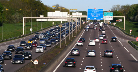 Ora c'è chi risparmia allungando la benzina con l'etanolo
