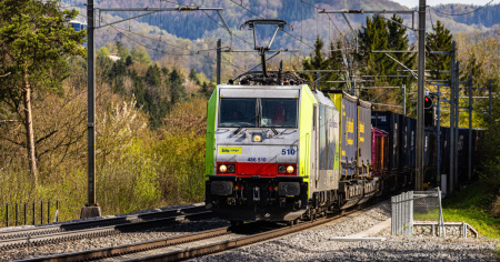 BLS taglia 40 posti, chiude centri viaggi e pulisce meno i treni